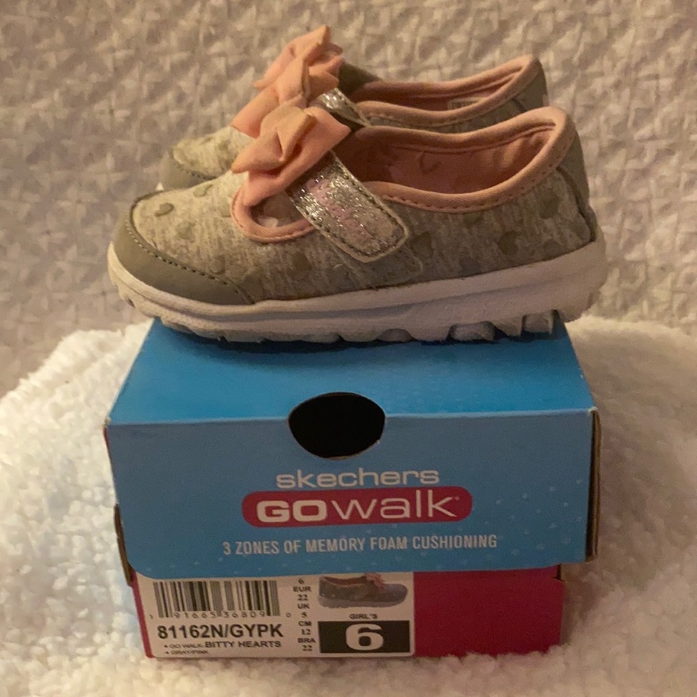 Skechers, Size 6 Toddler,  Go Walk Bitty Bow.  Gray/Pink